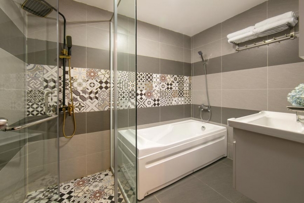 ANCIENT FAMILY WITH POOL VIEW