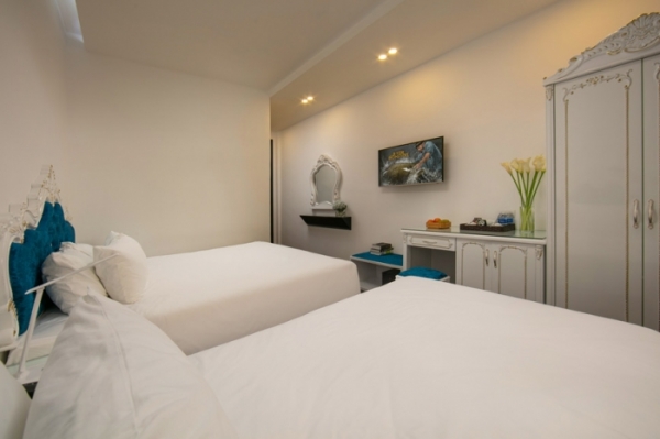 ANCIENT TRIPLE WITH POOL VIEW