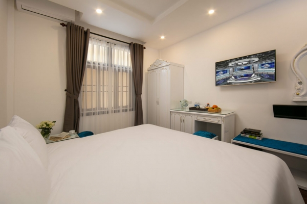 HISTORICAL DOUBLE OR TWIN WITH WINDOW