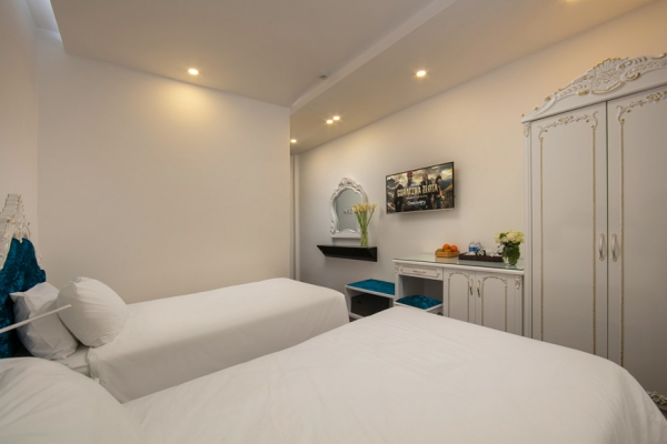 HISTORICAL DOUBLE OR TWIN WITH WINDOW